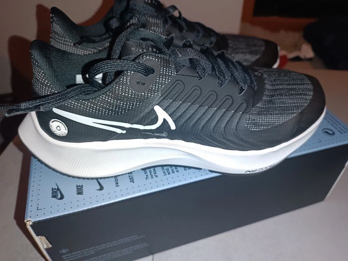 Baskets Nike taille 40 - photo numéro 3