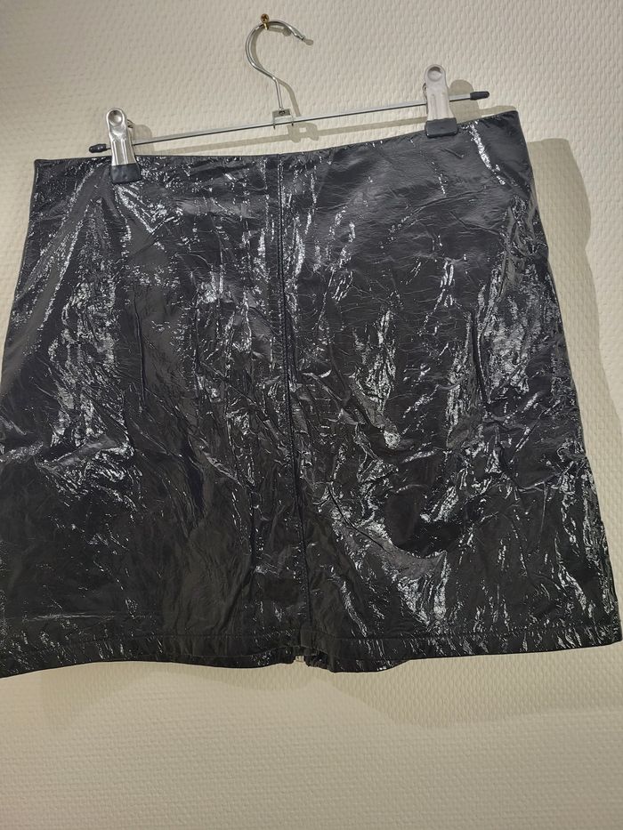 Jupe noire effet vinyl - photo numéro 2