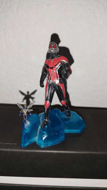 Figurine Ant man et la guèpe Wasp Disney Marvel figure