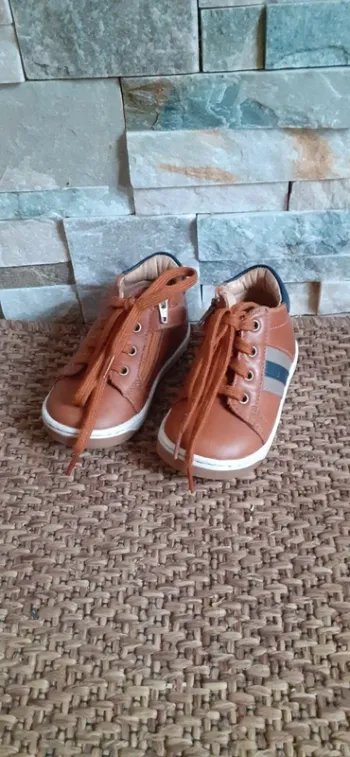 Chaussures en cuir marron Shoo Pom T 21