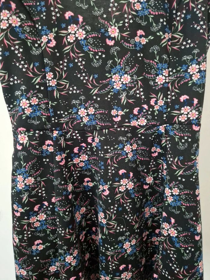 Robe d'été fleurie - photo numéro 2