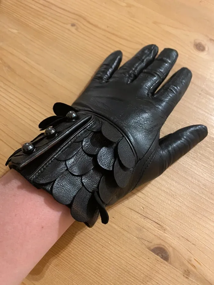 Gants cuir avec jolie découpe - photo numéro 4