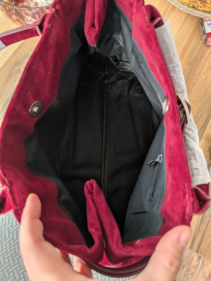 Magnifique sac à main en simili daim bordeau - photo numéro 4