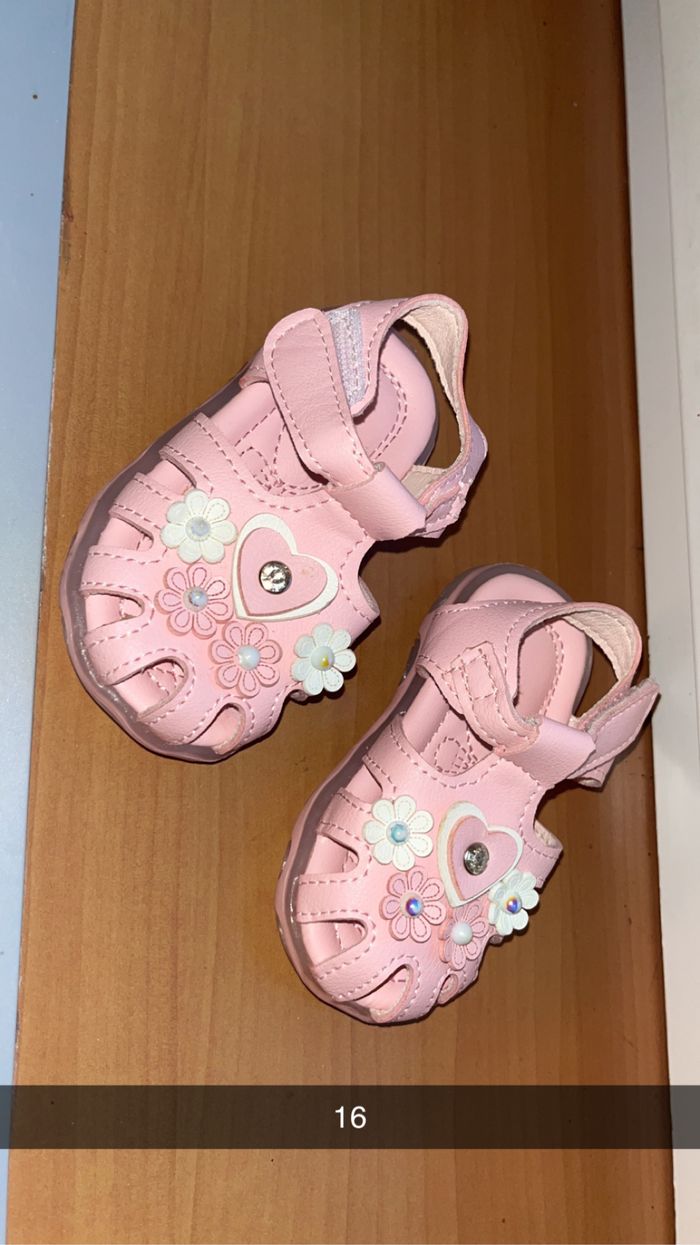 Nue pied bébé fille