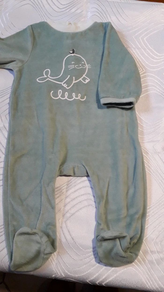 Lot 2 pyjamas grenouillères 6 mois - photo numéro 2