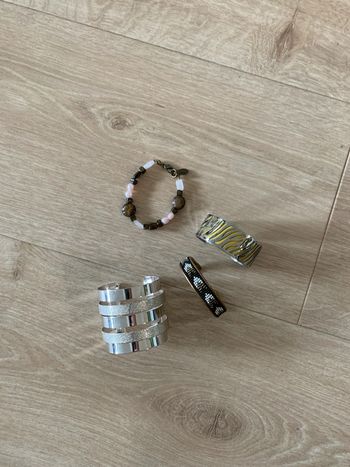 Lot 4 bracelets