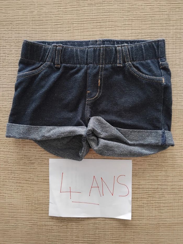 Short 4 ans