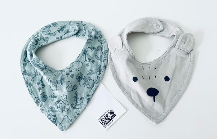 2 bavoirs bandana H&M - photo numéro 1