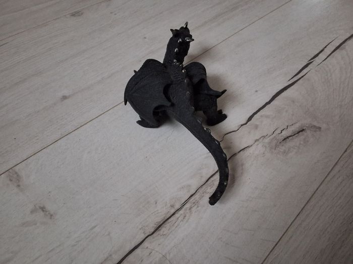 Jouet dragon noir mou anti stress 20 cm de long - photo numéro 4