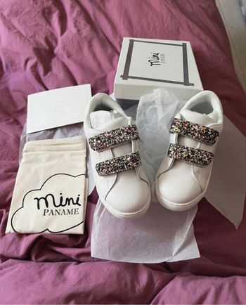 Très belles Baskets fille 29 mini paname