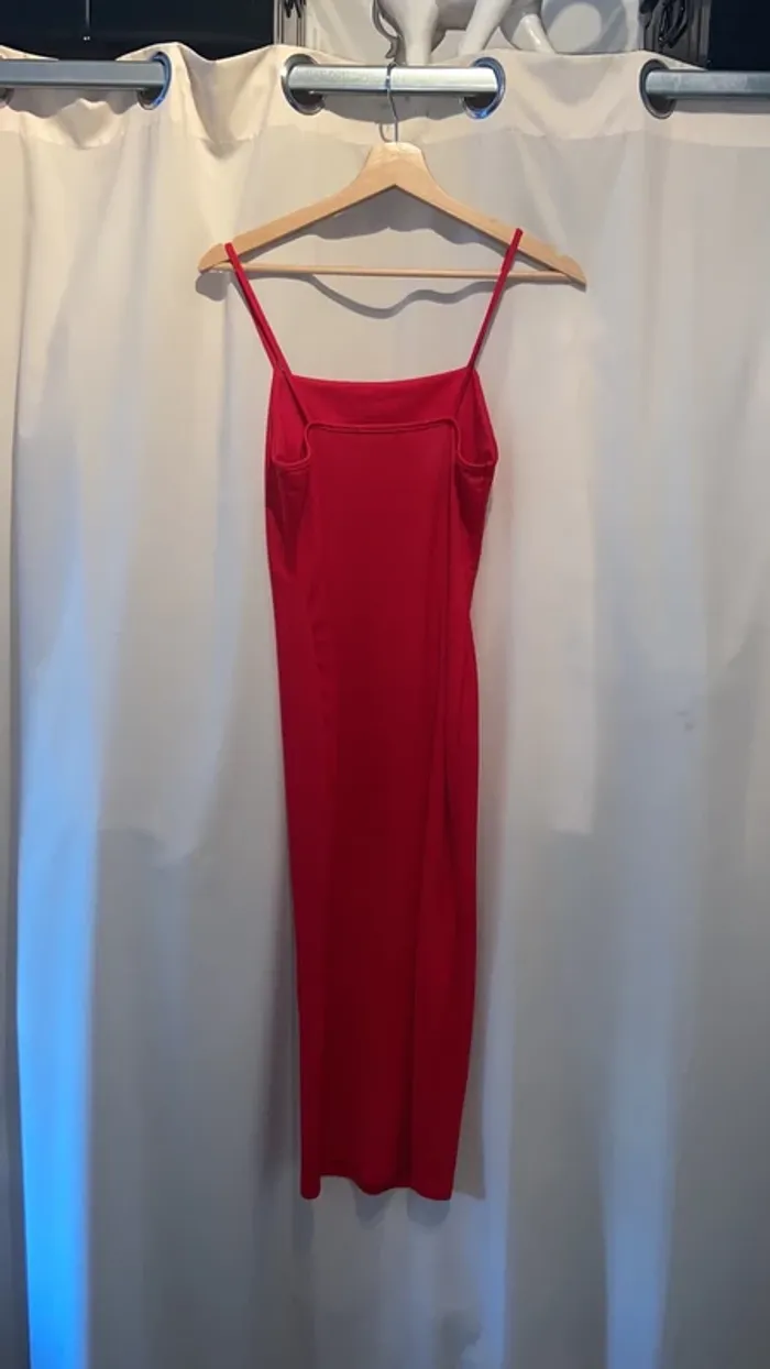 Robe moulante rouge - photo numéro 3