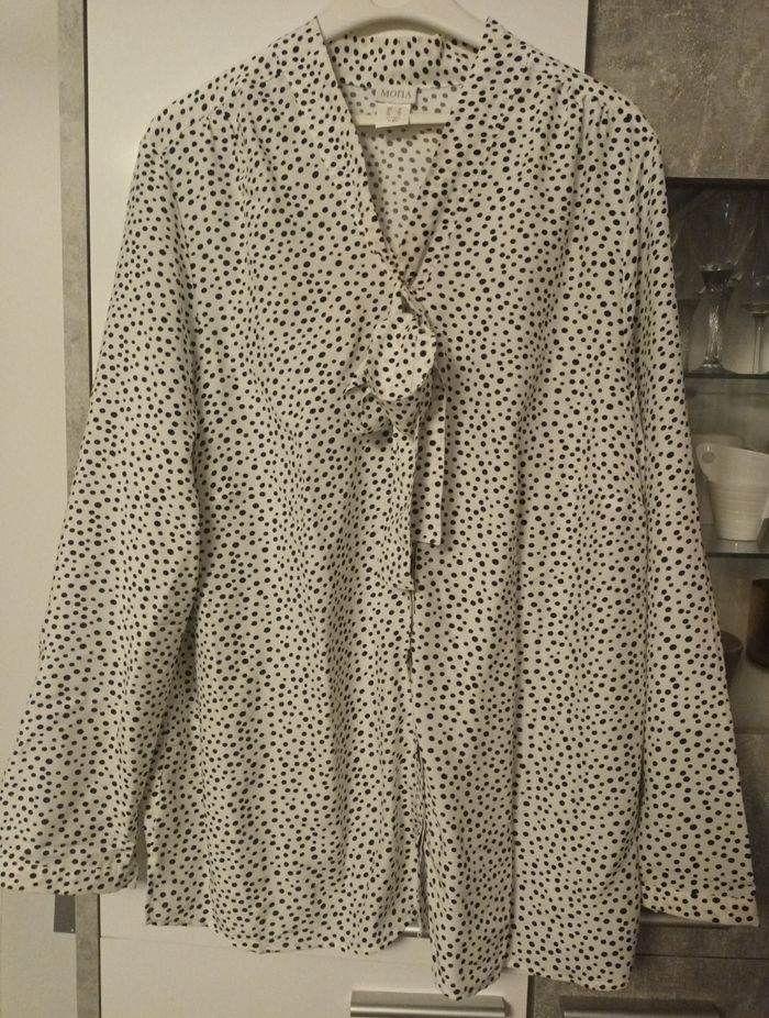 Très joli chemisier T52 viscose comme neuf, marque Mona, à l’allure élégante et intemporelle. - photo numéro 7