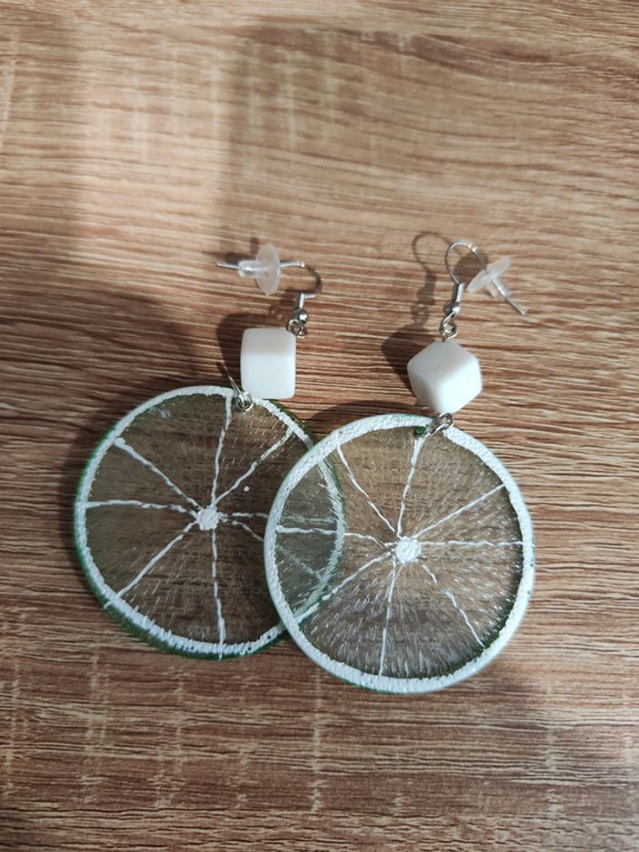 Paire de boucles d'oreilles citron vert acryliques