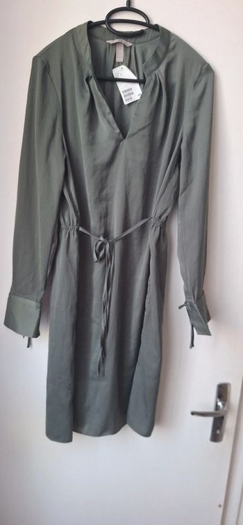 Jolie Robe satinée H&M kaki