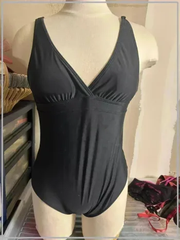 Maillot  de  bain  taille 40  marque  ninety eight