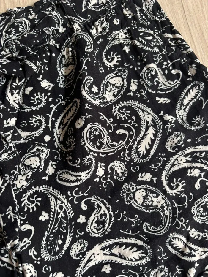 Joli short noir imprimé c&a taille 42 - photo numéro 2