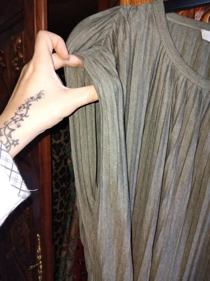 Robe longue plissée sans manches avec ceinture - photo numéro 2