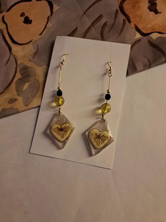 Boucles d'oreilles pendante en résine jaune et noir - photo numéro 6
