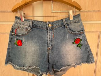 Short en jean brodé taille 40
