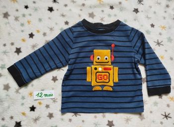 T-shirt robot