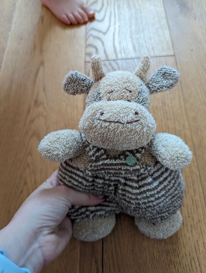 Doudou/peluche avec des grelots à l'intérieur
