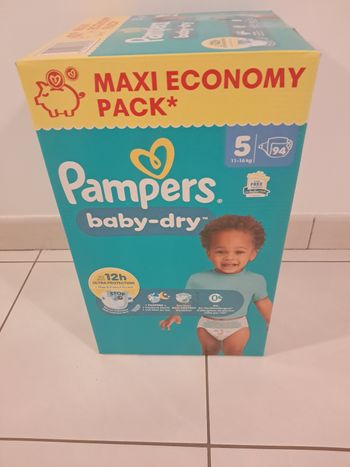 A vendre couches pampers taille 5