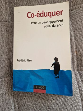 Livre co-eduquer pour un développement social durable
