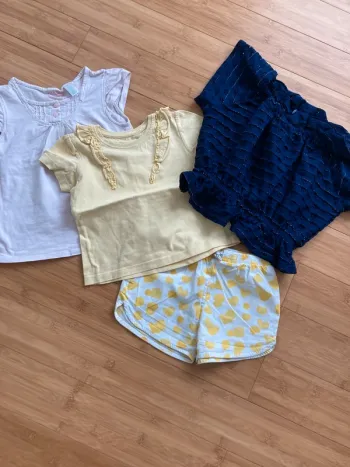 4 ans - Lot de 4 vêtements filles assortis