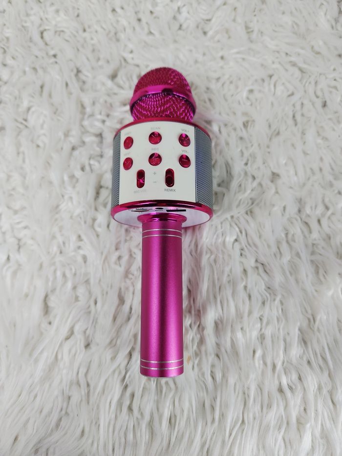 Micro de karaoké sans fil éclairage rythmique coloré marque Generic 🎅