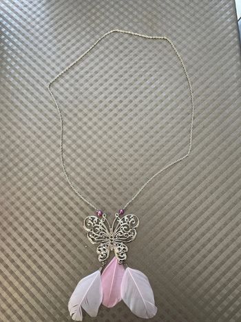 Collier papillon plume rose