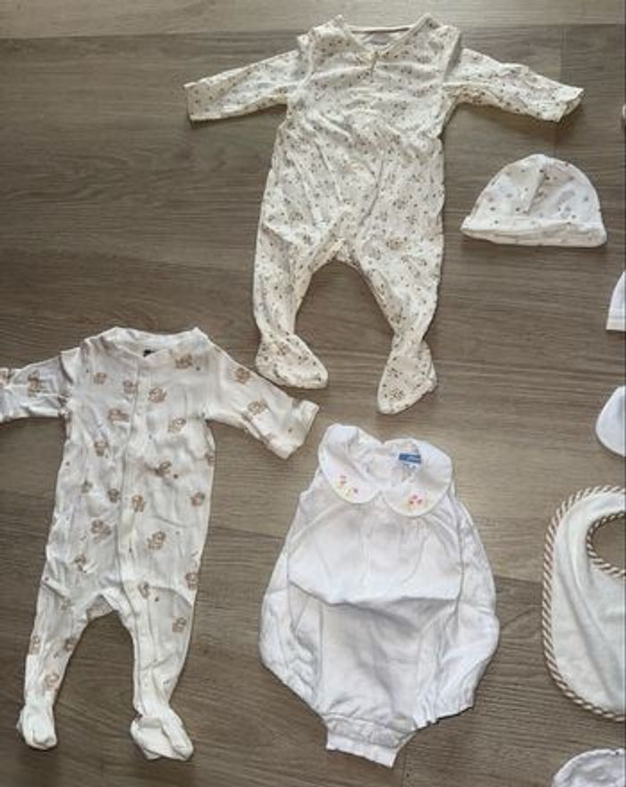 Lot de 41 vêtements  bébé divers 0-1 mois - photo numéro 5