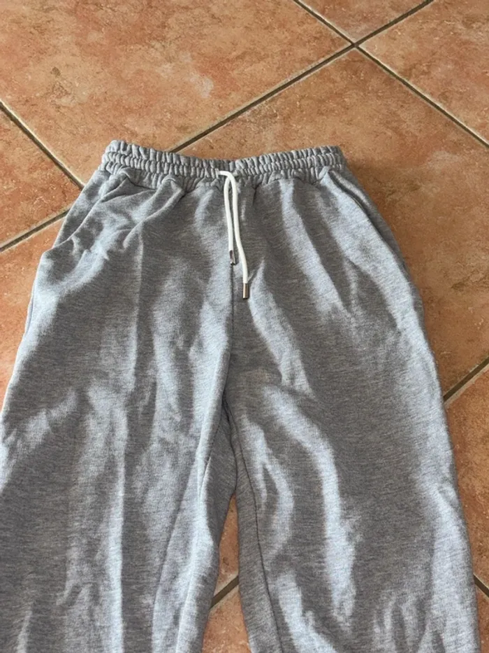 Jogging gris - photo numéro 2