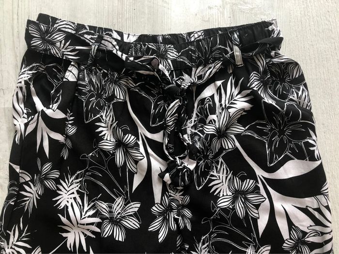 BB- pantalon imprimé noir /blanc 3/4 large « Tissaia » T 40 NEUF - photo numéro 5
