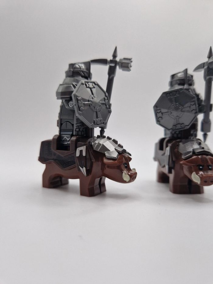 Figurines type lego 2 guerriers nains avec leur montures seigneur des anneaux / hobbit - photo numéro 2