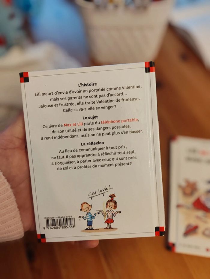 Livre Lili veut un téléphone portable - photo numéro 2