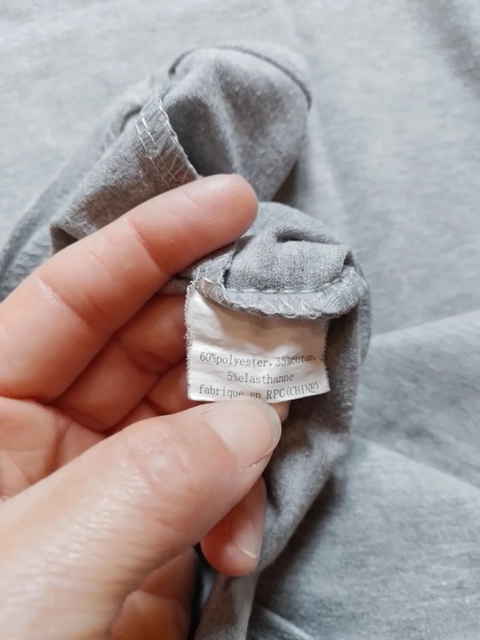 T-shirt gris femme motif drapeaux sur lèvres - photo numéro 11