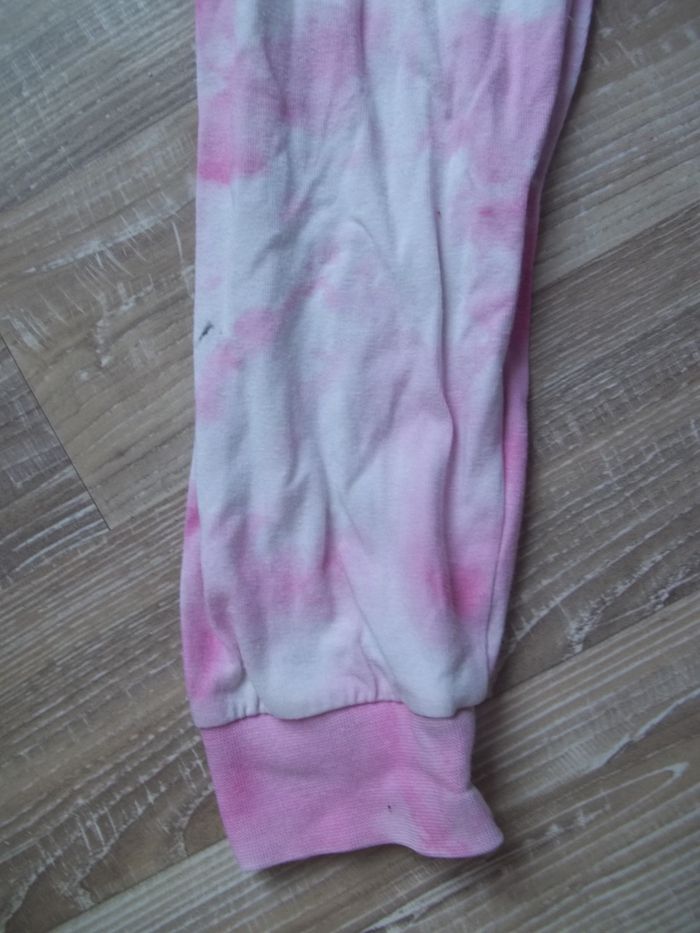Sweat court à capuche rose marbré "Cool Vibe" C&A 134/140 - photo numéro 4