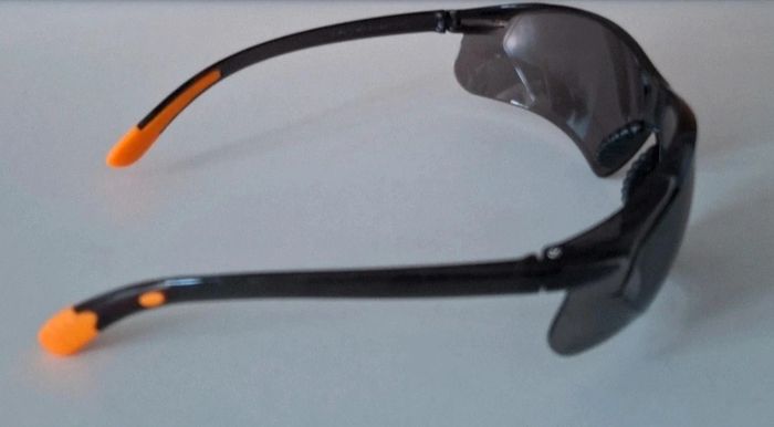 Lunettes de soleil neuves norme CE - photo numéro 3