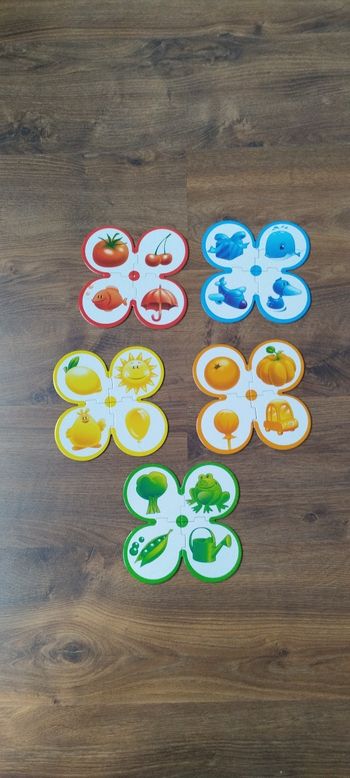 Lot de 5 puzzles de 4 pièces.