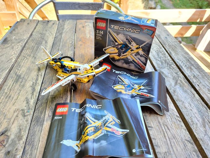 Lego technic 42044 L'avion de chasse 🛩 acrobatique, 2 modèles en 1 boîte, complet+boîte+notices - photo numéro 10