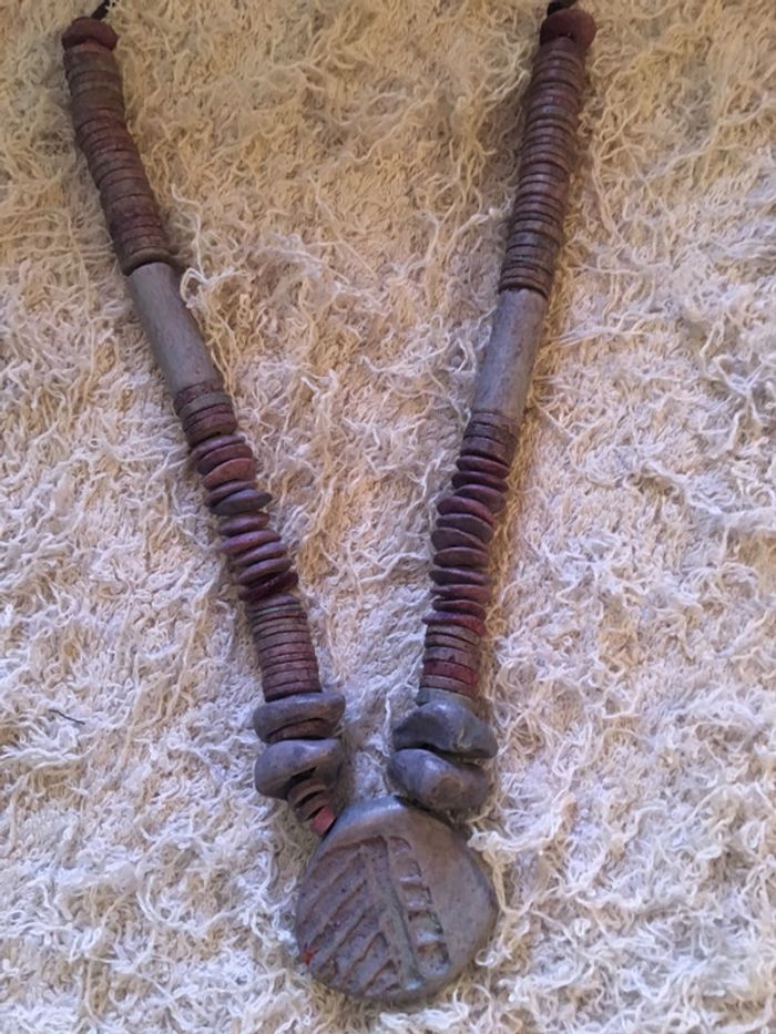 Collier terre cuite