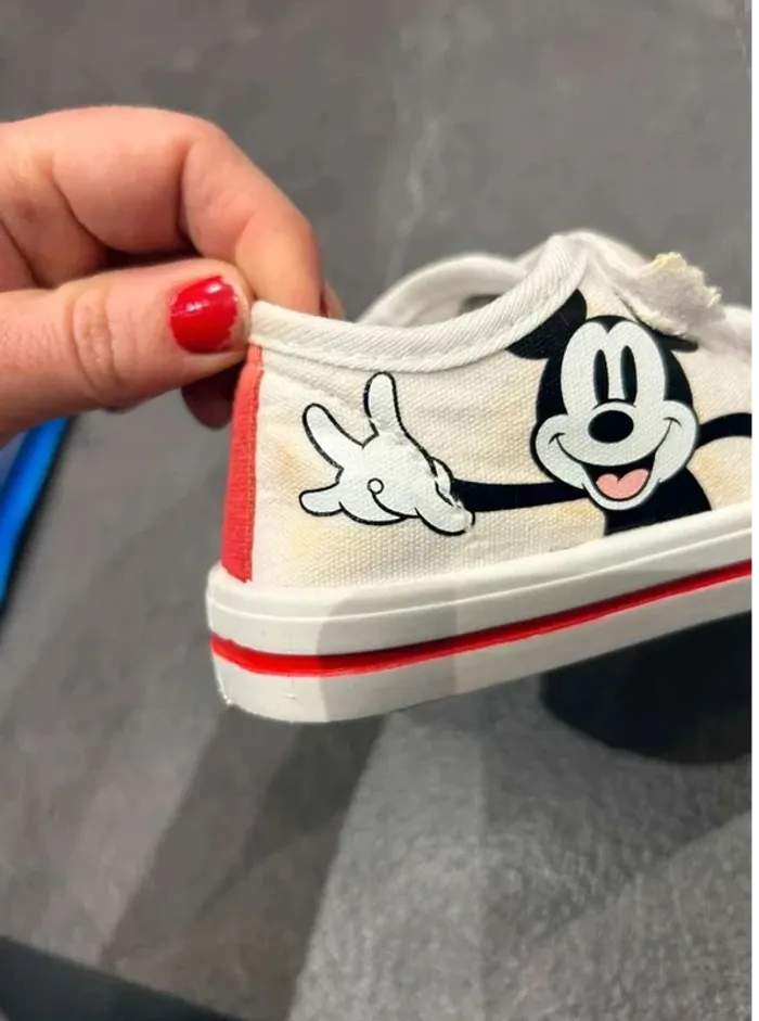 Basket  basse Mickey taille  25 - photo numéro 8