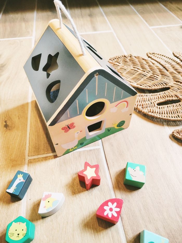🏠 Maison boîte à formes/animaux à encastrer en bois marque Vertbaudet - photo numéro 3
