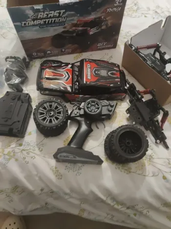 Voiture tout terrain télécommandé a construire