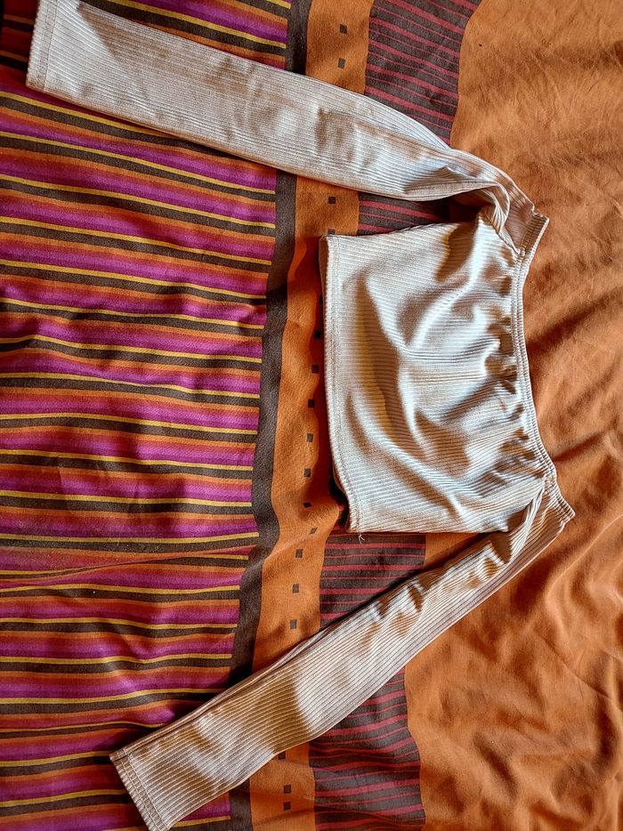 Haut court manches longues rose nude – MissyEmpire – Taille 34 (UK 6 / US 2)