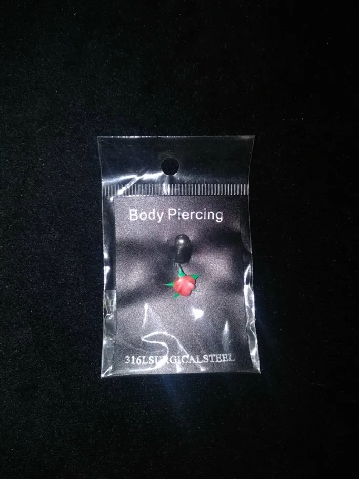 Piercing neuf pour Nombril