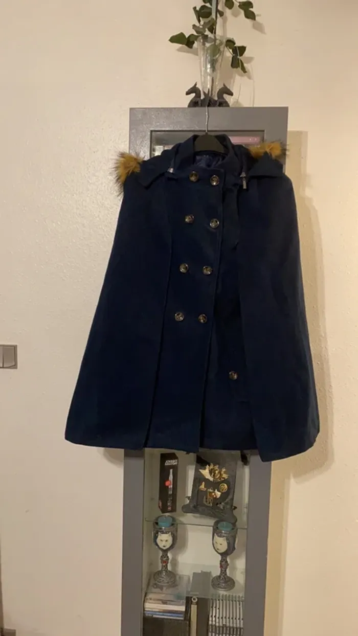 manteau cape avec capuche fourrure  taille M