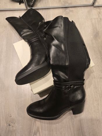 Bottes en simili noir P38,5/39 neuves