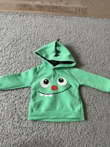 Pull à capuche et pantalon