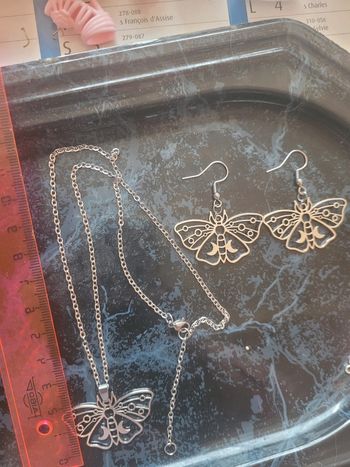 Ensemble chaine, pendentif et boucles d oreilles en acier inoxydable.